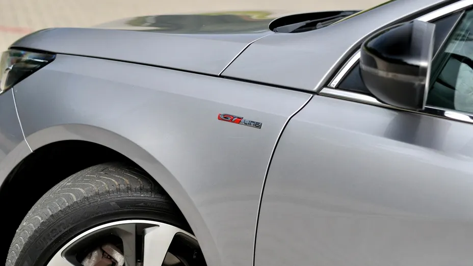 PEUGEOT 308 -