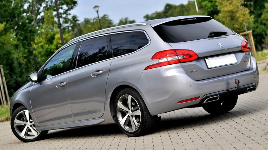 PEUGEOT 308 -