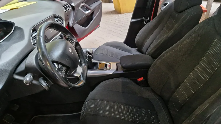 PEUGEOT 308 -