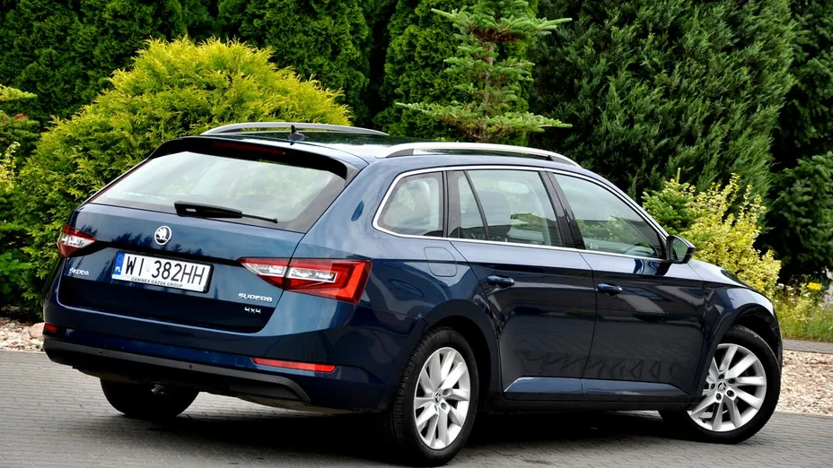 SKODA Superb -