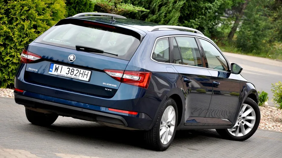 SKODA Superb -