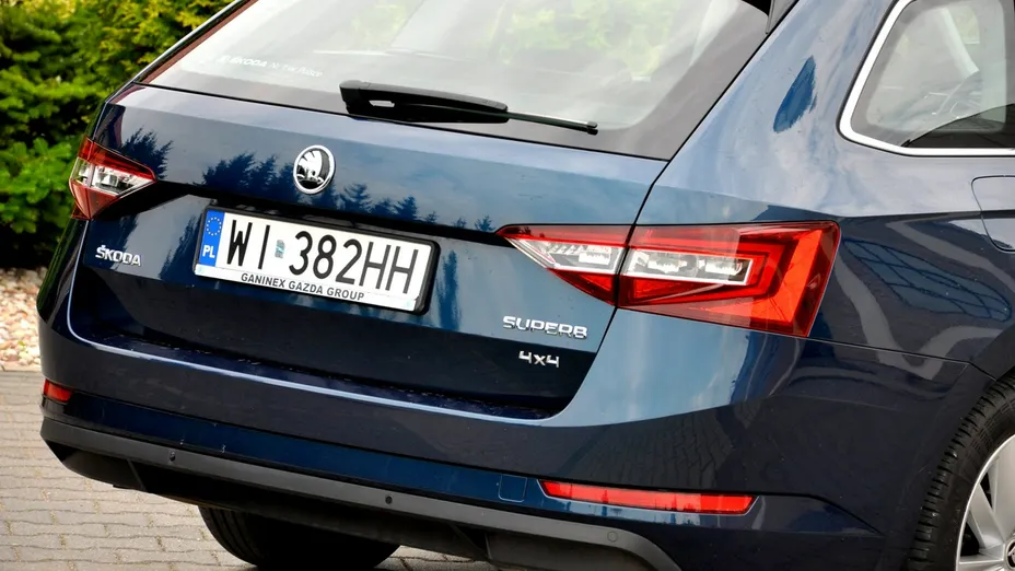 SKODA Superb -