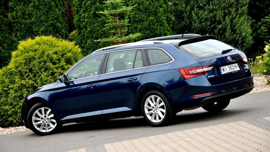 SKODA Superb -