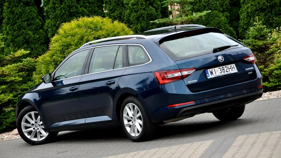SKODA Superb -