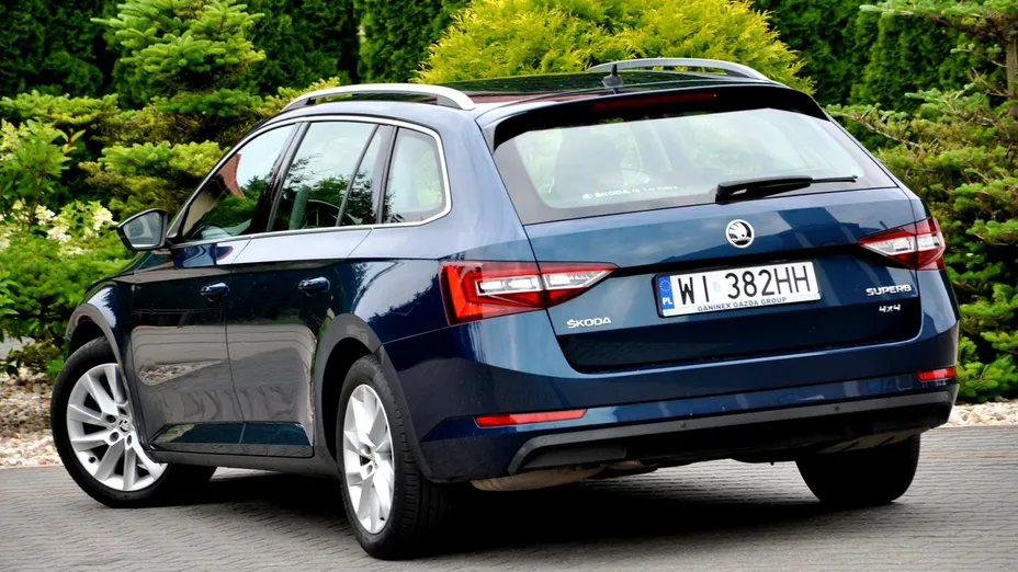 SKODA Superb -