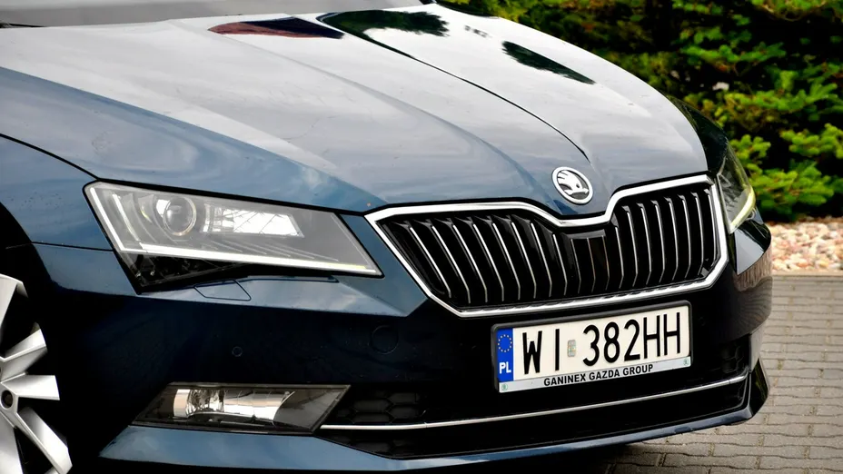 SKODA Superb -