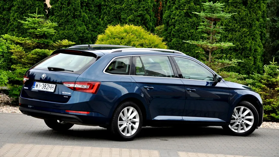 SKODA Superb -