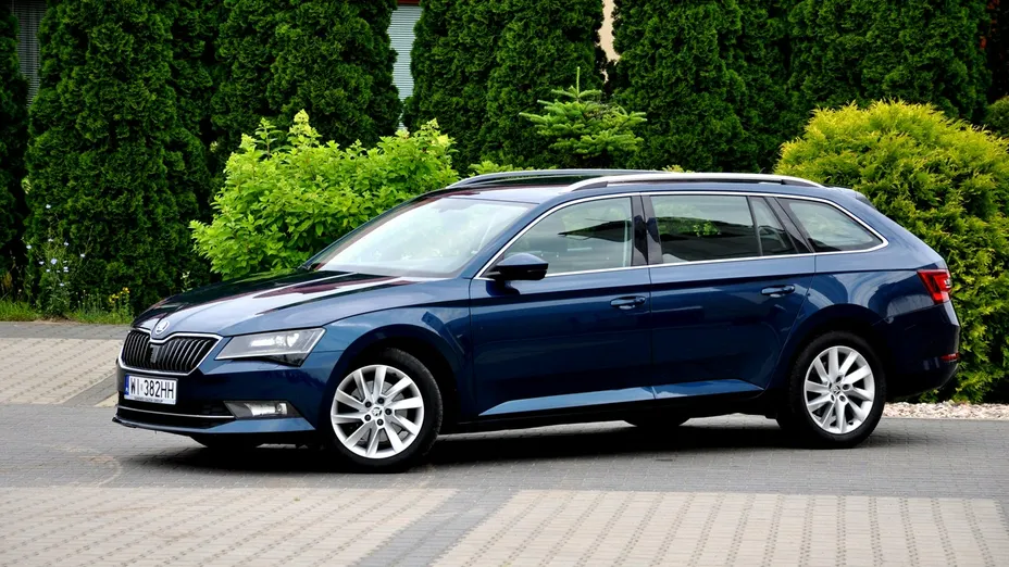 SKODA Superb -
