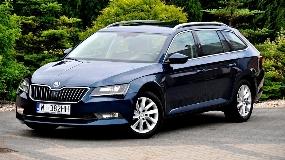 SKODA Superb -