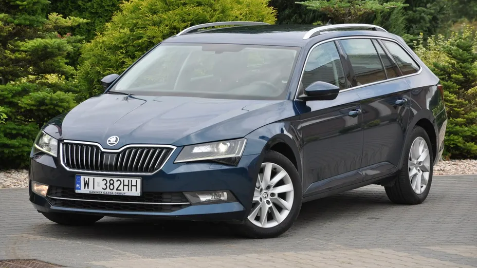 SKODA Superb -