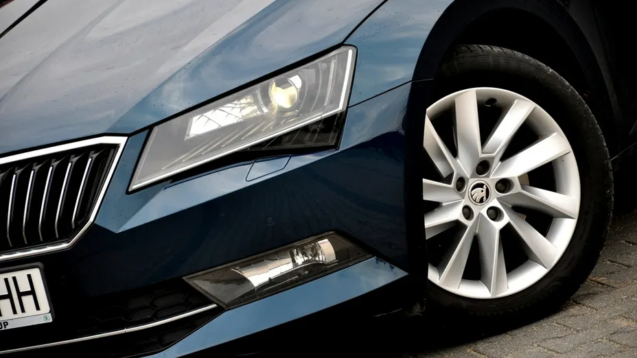 SKODA Superb -
