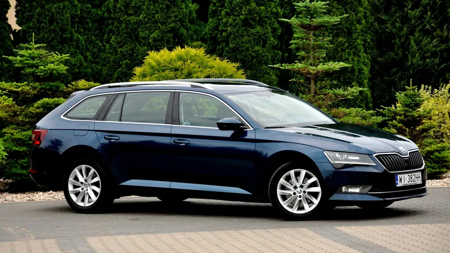 SKODA Superb -