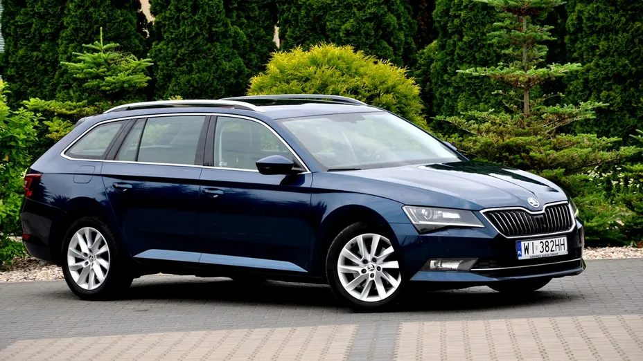 SKODA Superb -