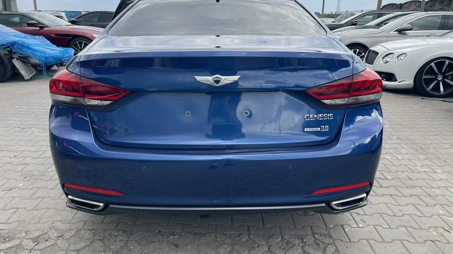 Genesis G80 -