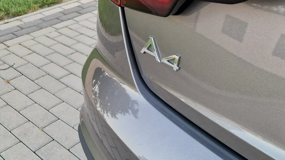 AUDI A4 -