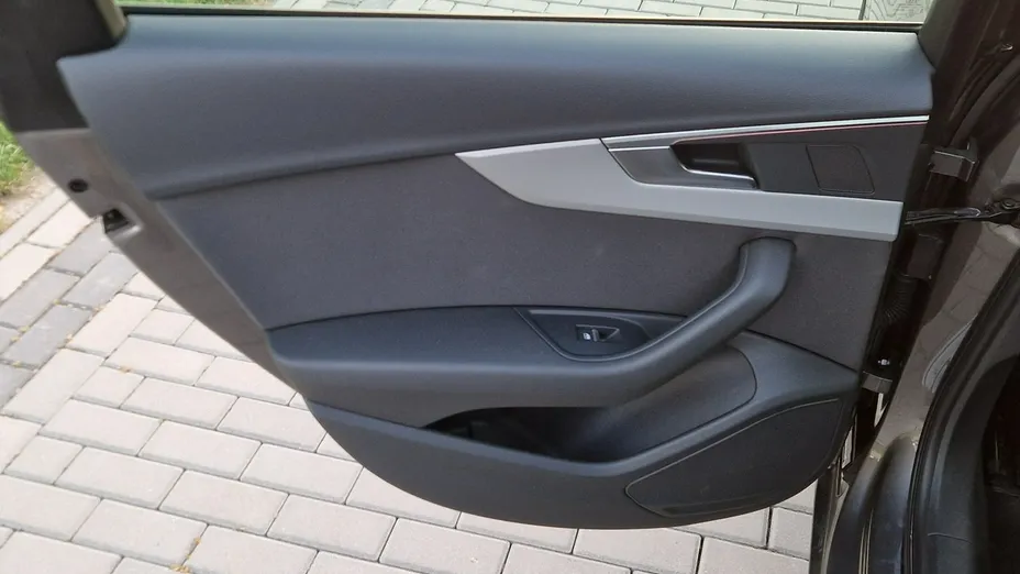 AUDI A4 -