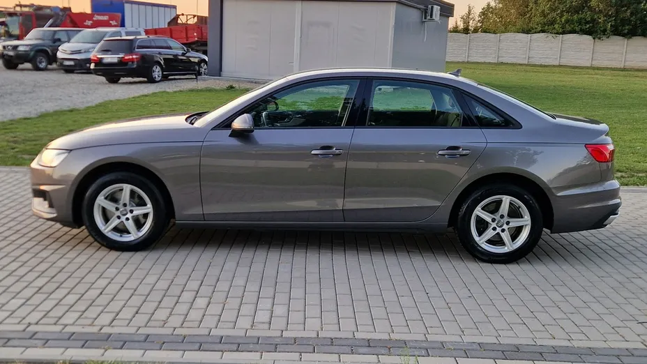 AUDI A4 -