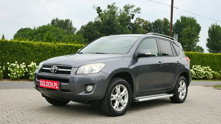 TOYOTA RAV4 -