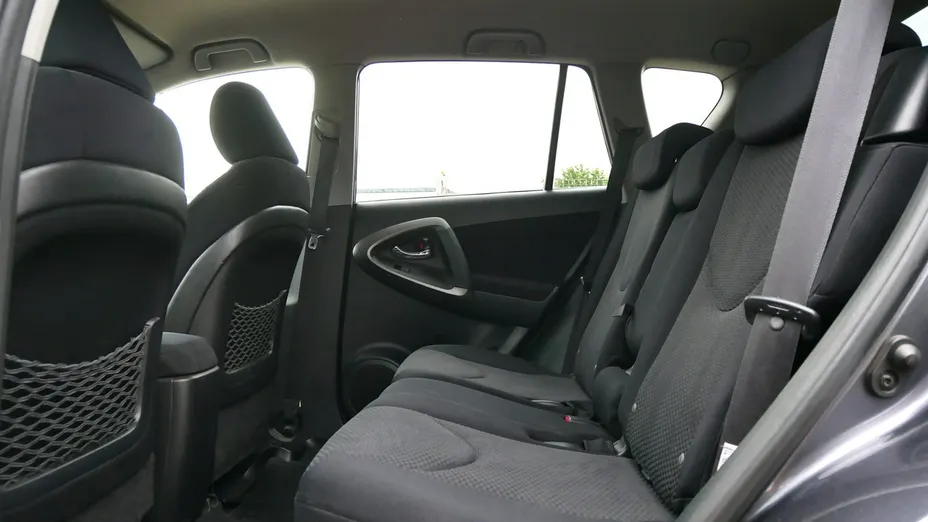 TOYOTA RAV4 -