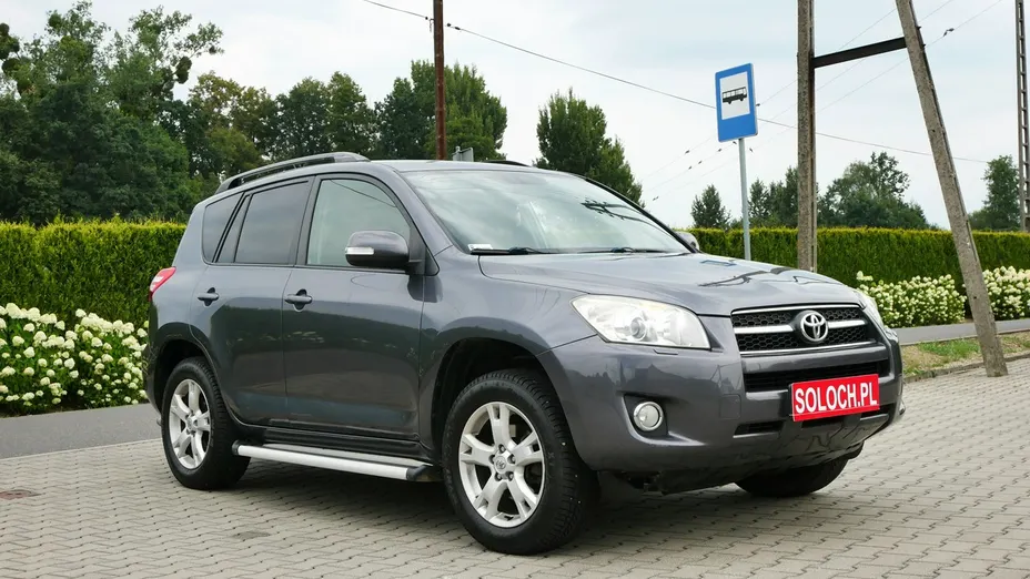 TOYOTA RAV4 -