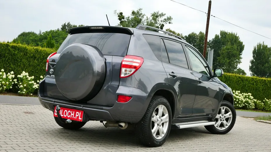 TOYOTA RAV4 -