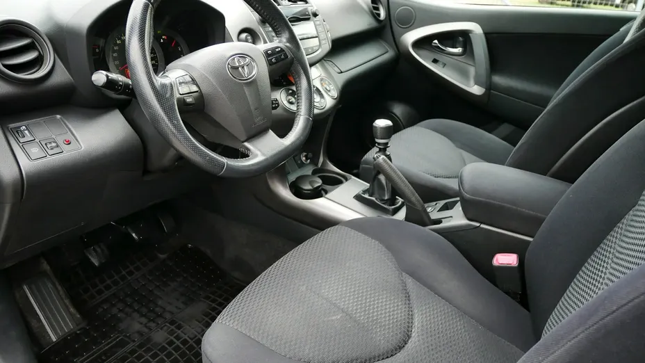 TOYOTA RAV4 -