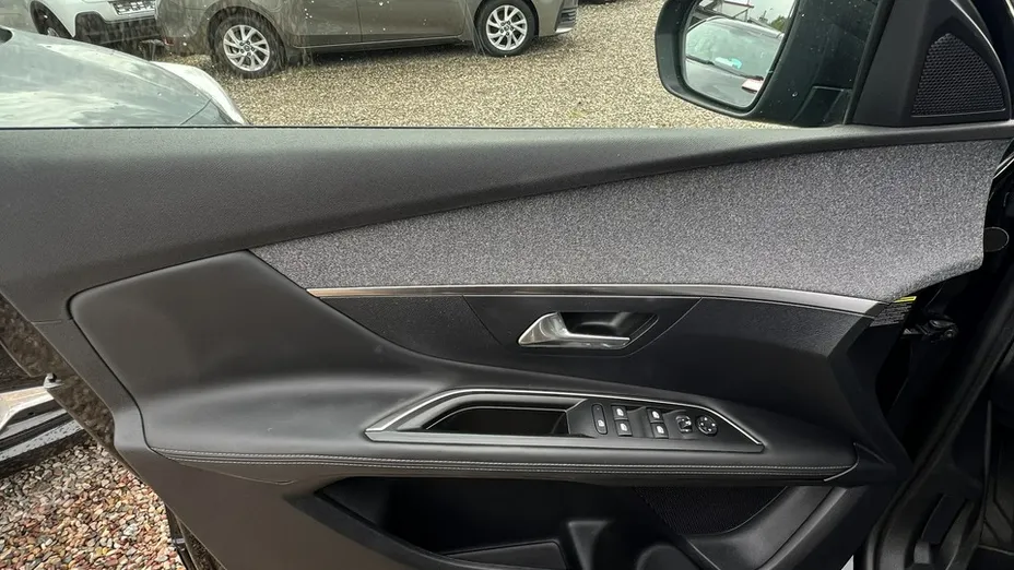 PEUGEOT 3008 -