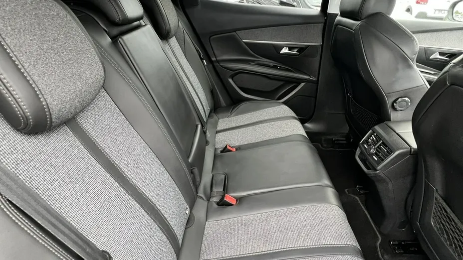 PEUGEOT 3008 -