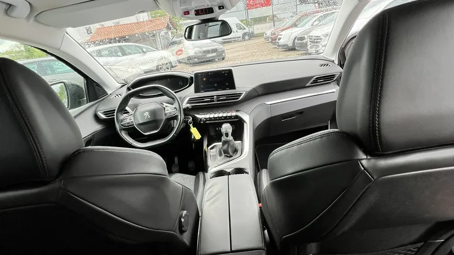 PEUGEOT 3008 -