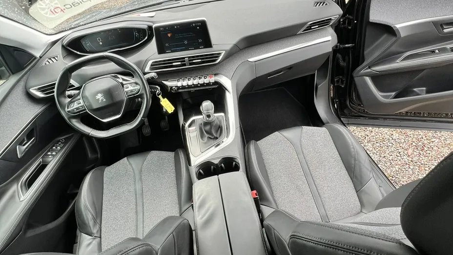 PEUGEOT 3008 -