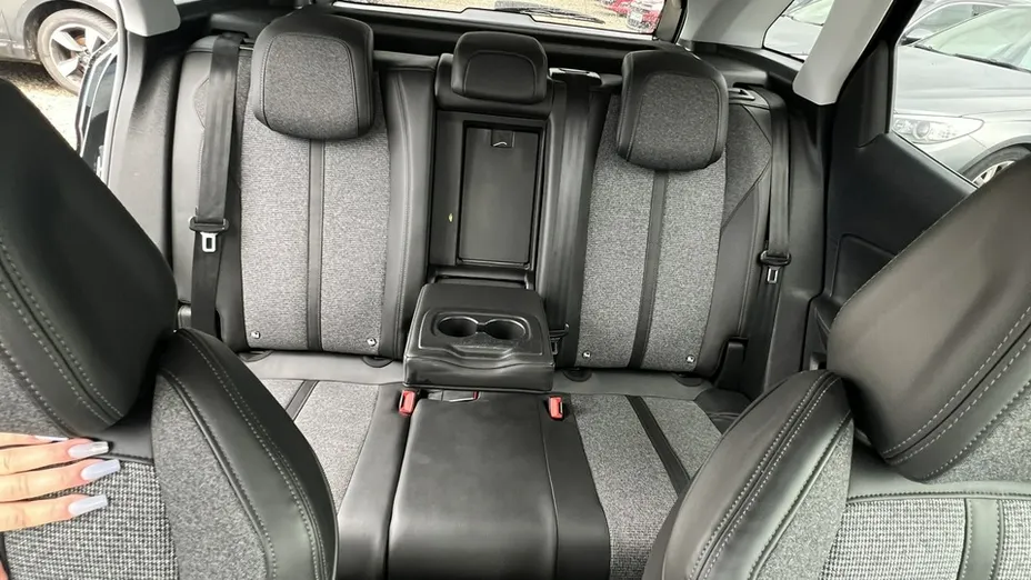 PEUGEOT 3008 -