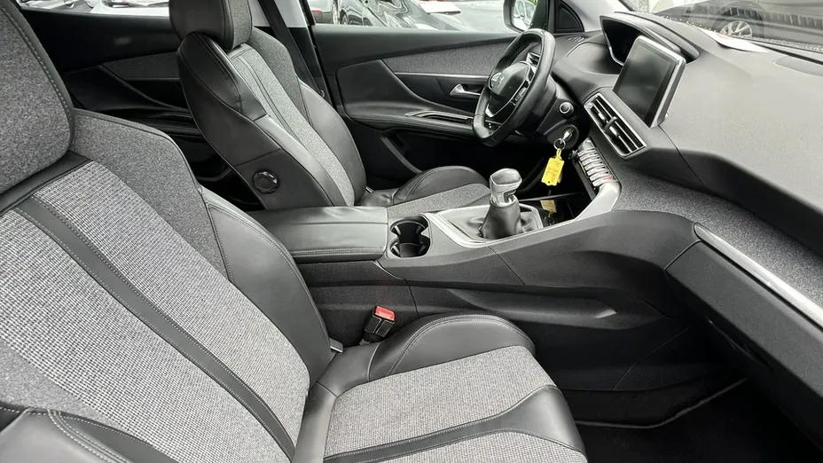PEUGEOT 3008 -