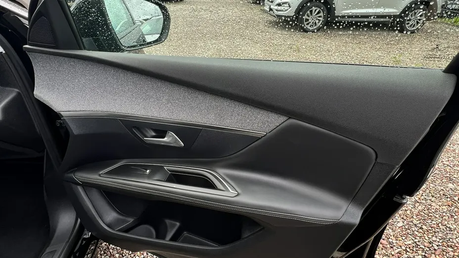 PEUGEOT 3008 -