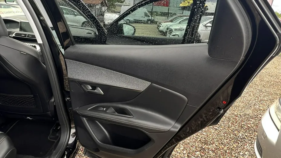 PEUGEOT 3008 -