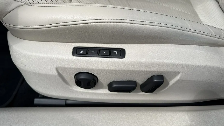 SKODA Superb -