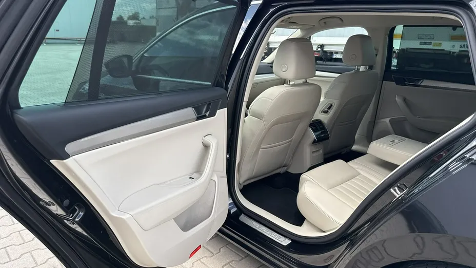 SKODA Superb -