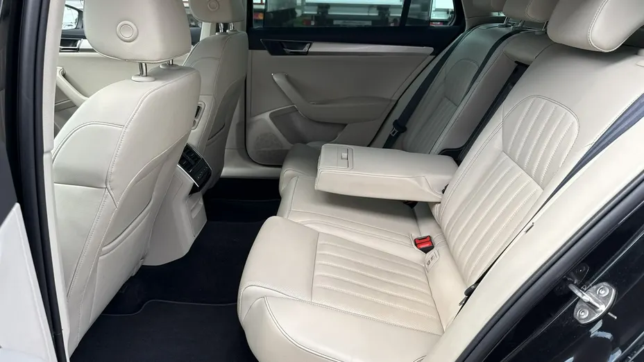 SKODA Superb -