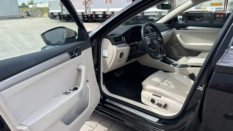 SKODA Superb -