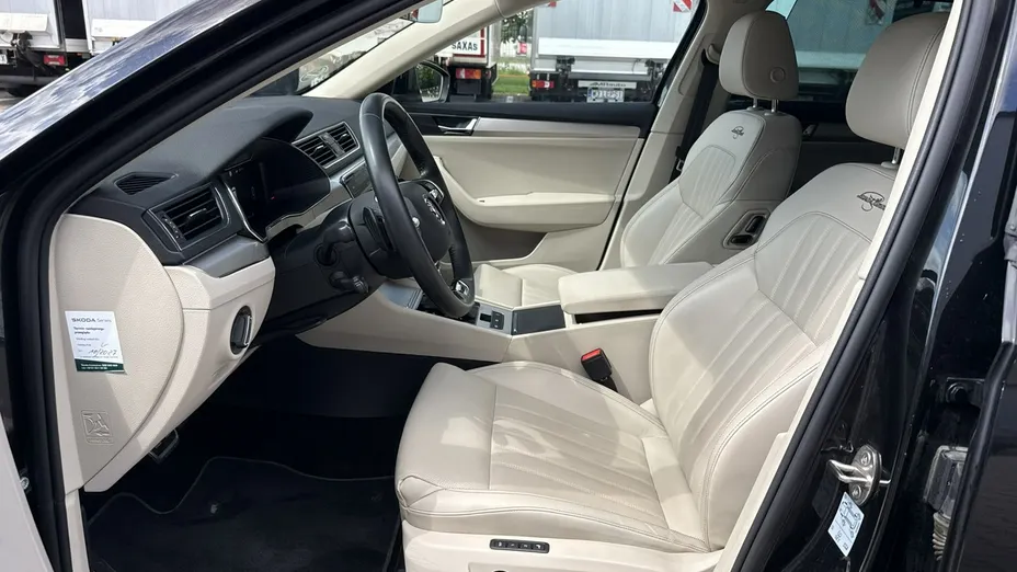 SKODA Superb -