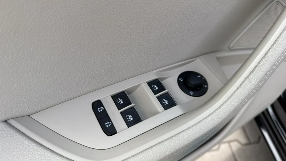 SKODA Superb -