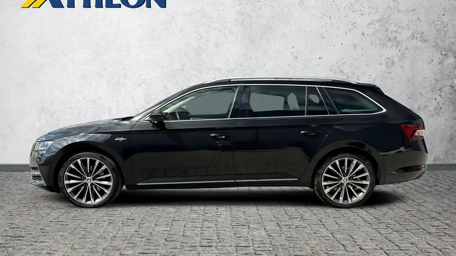 SKODA Superb -