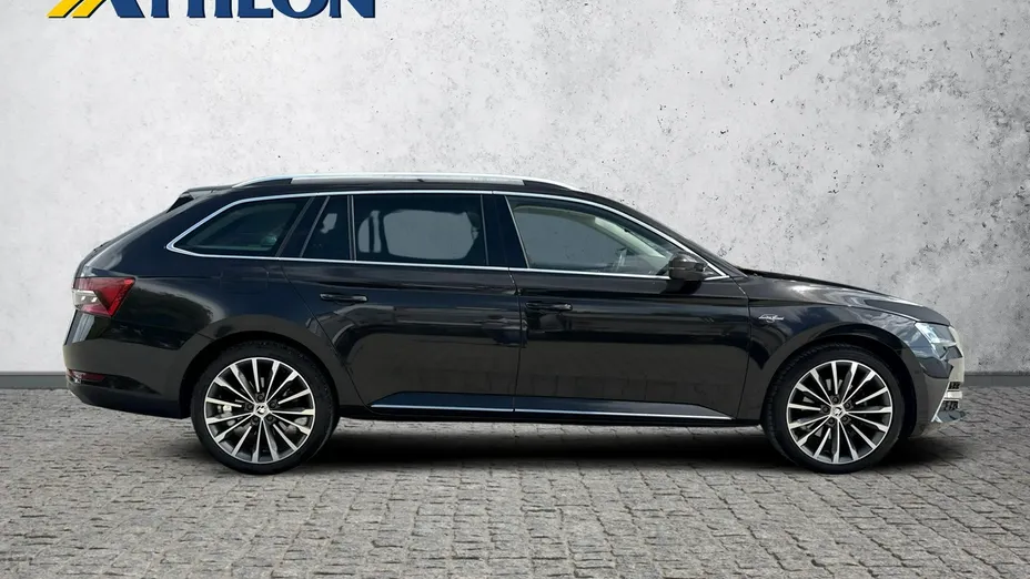 SKODA Superb -