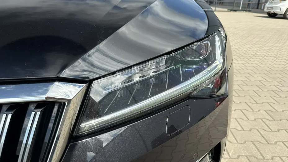 SKODA Superb -