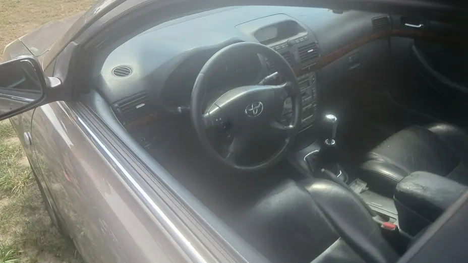 TOYOTA Avensis -