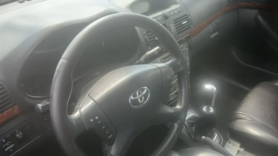 TOYOTA Avensis -