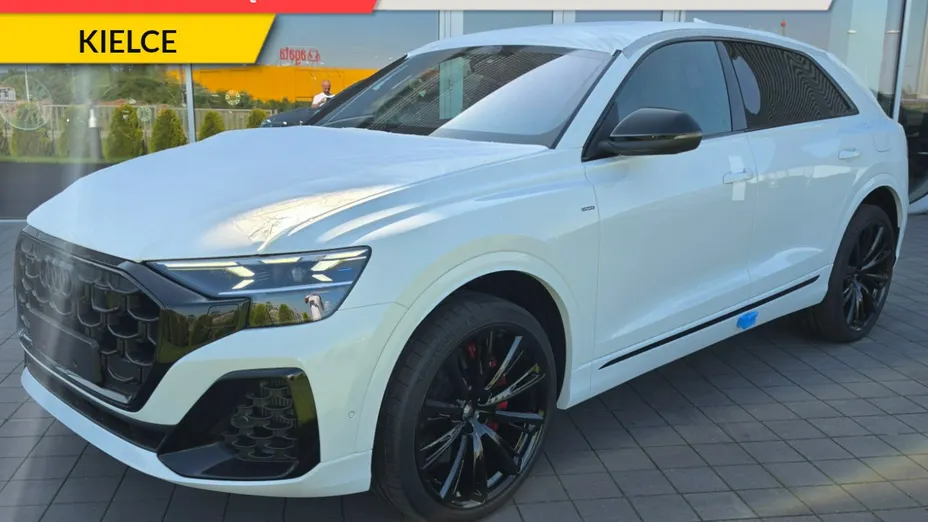 AUDI Q8 -