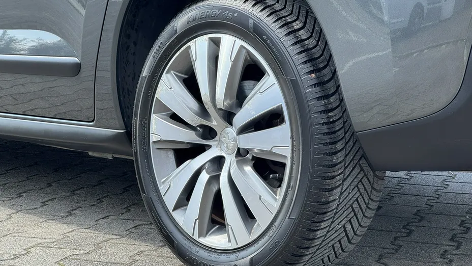 PEUGEOT 3008 -