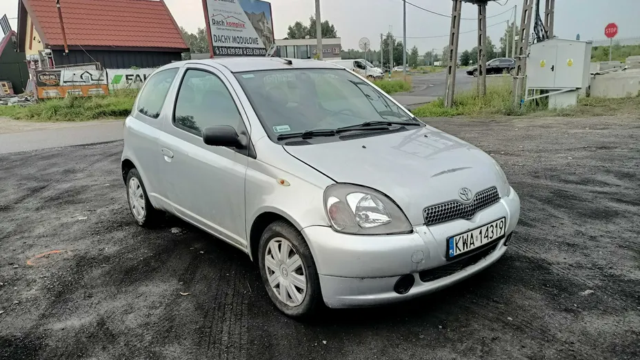 TOYOTA Yaris -