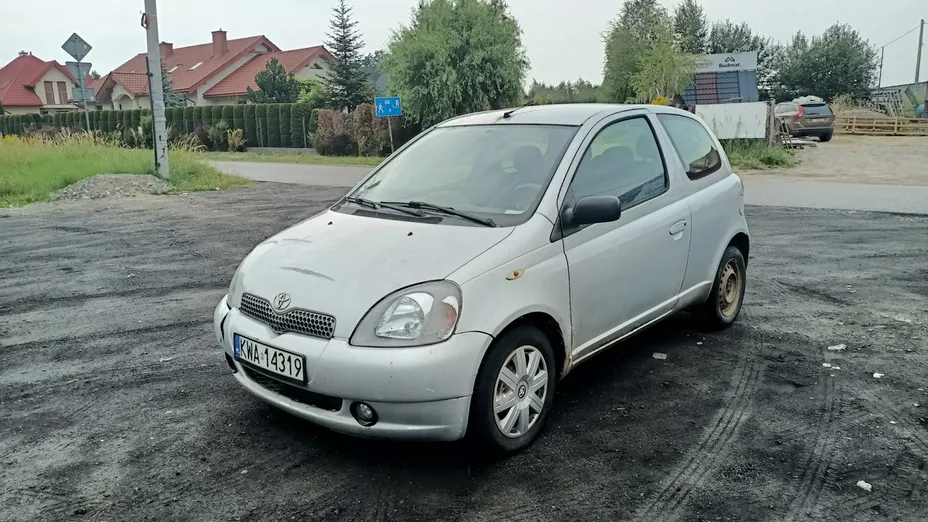 TOYOTA Yaris -