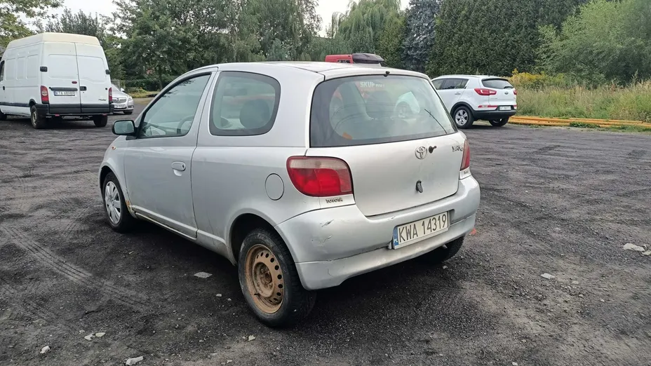 TOYOTA Yaris -